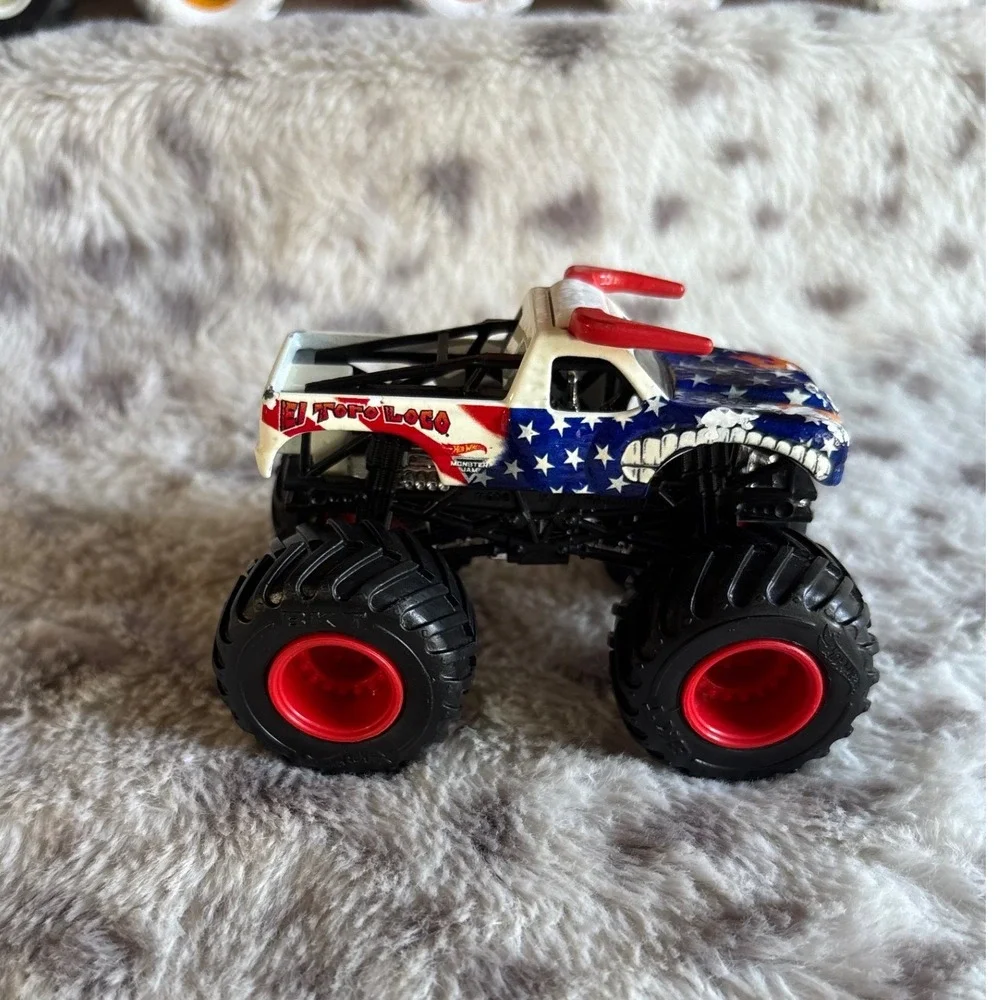 Hot Wheels Monster Jam El Toro Loco Stars and Stripes Monster Truck 1:64 Scale